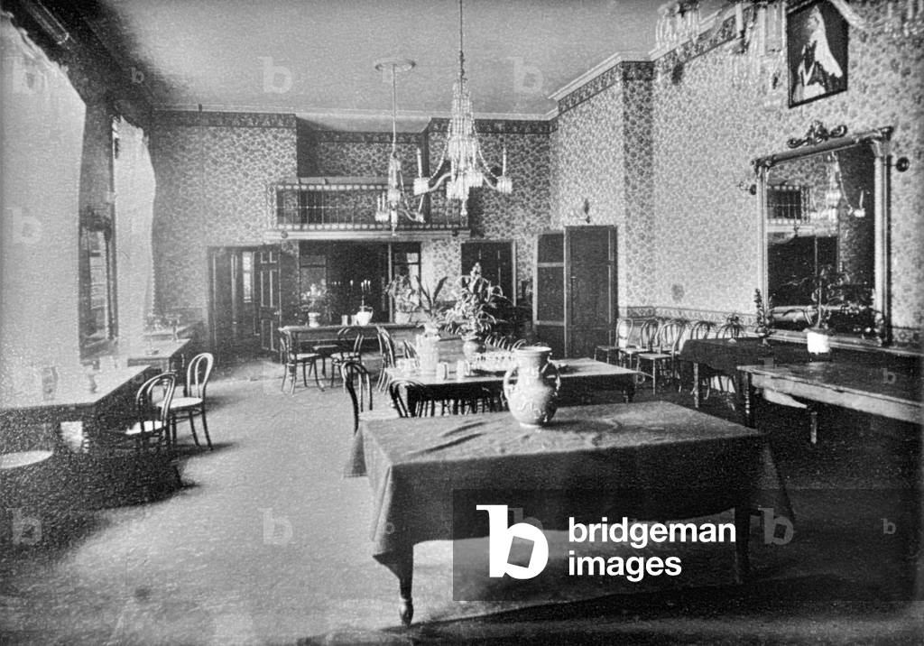 Bild von Fotografie "The Bull Hotel", b/w