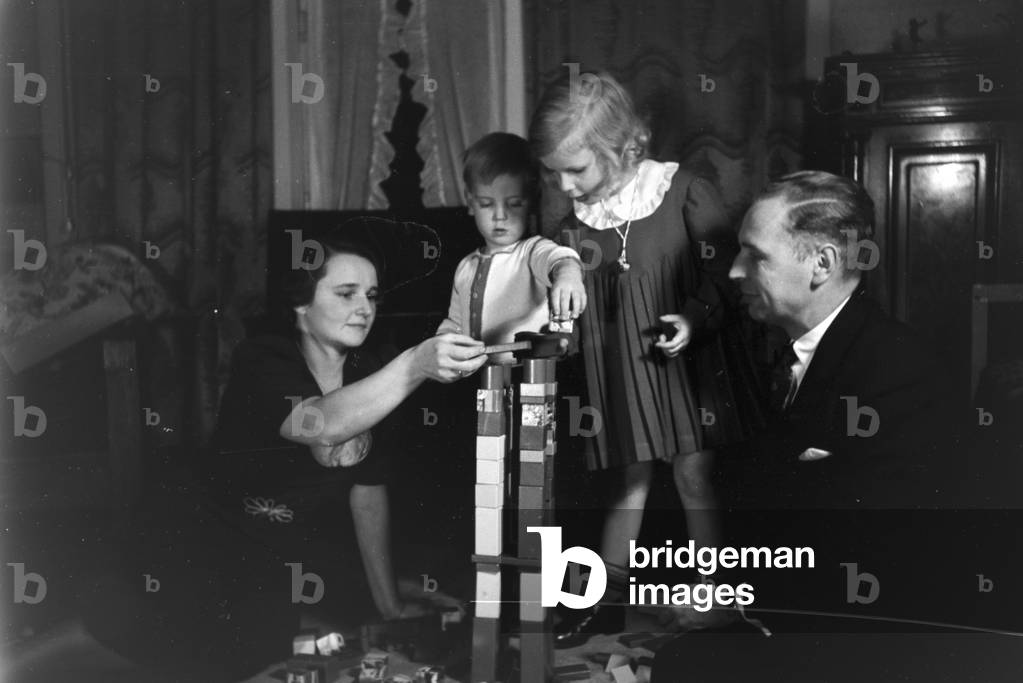 Immagine di Fotografia "Scene dalla vita quotidiana di una famiglia", b/w