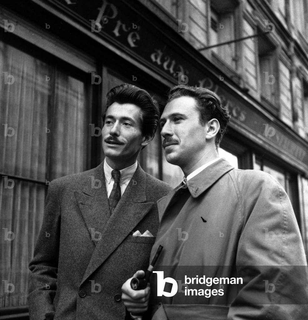 Immagine di Fotografia "Rene Masson (l) e Jean Dutourd hanno ricevuto il premio per il libro il 20 ottobre 194
