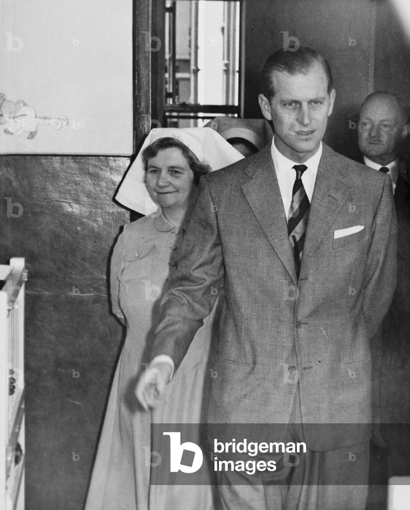 Immagine di Fotografia "Il Duca di Edimburgo visita i reparti del King George VI Hospital" 1952, b/w