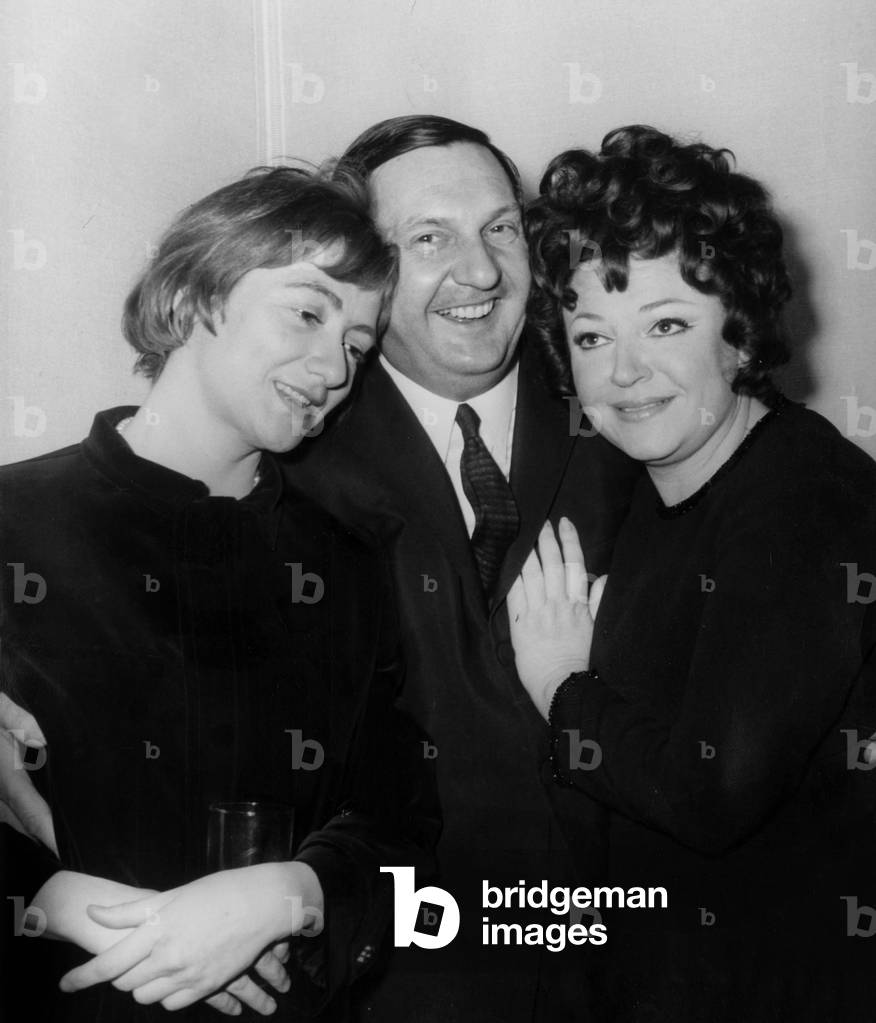 Francoise Sagan e Jacques Charon Con Regine all'Olympia il 17 gennaio 1968 (foto in b/n)
