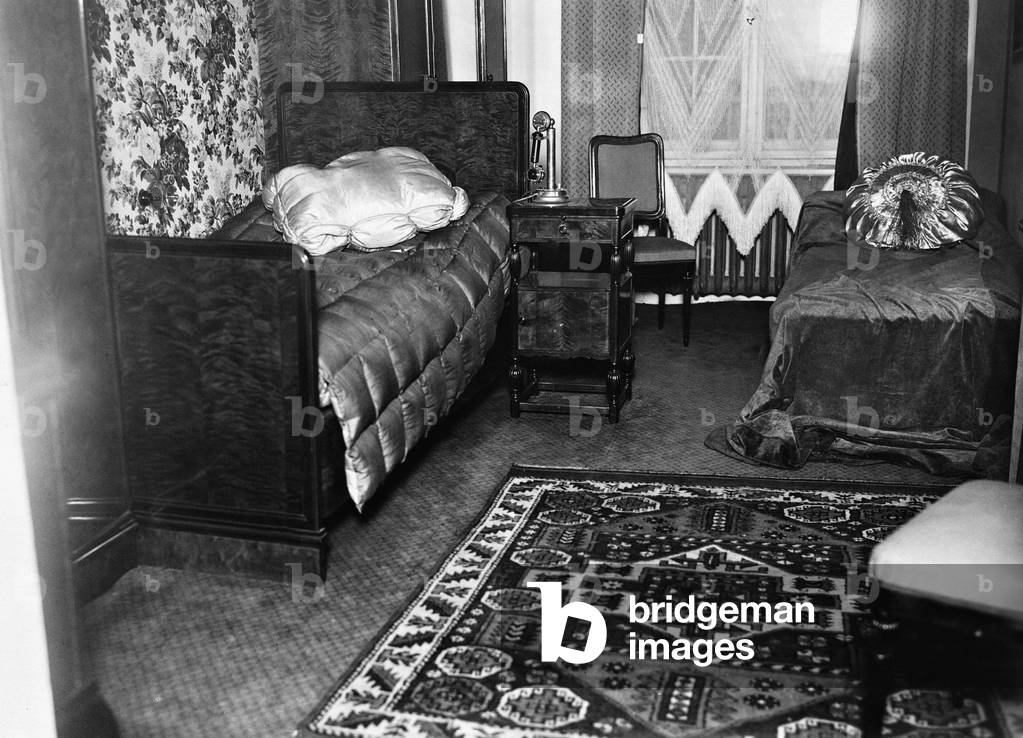 Bild von Fotografie "Richard Taubers Schlafzimmer in Berlin" 1929, b/w
