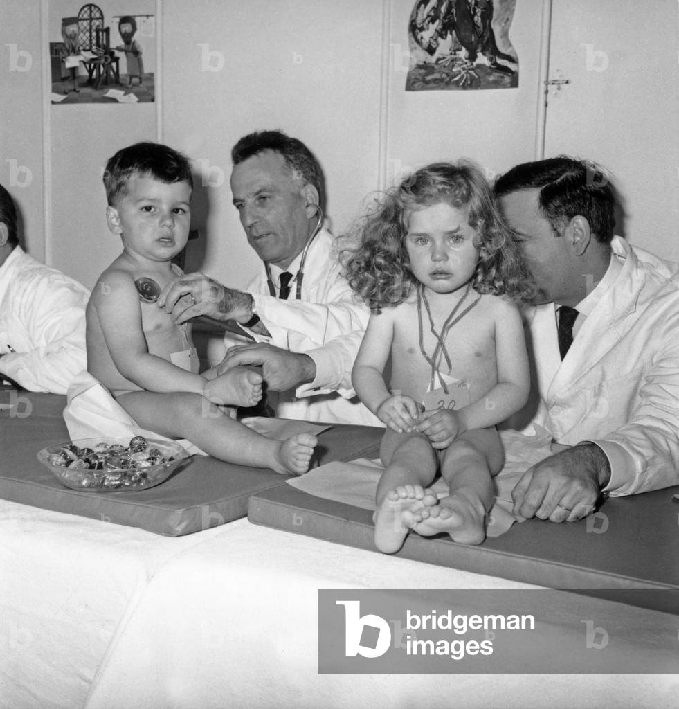 Immagine di Fotografia "concorso di il più bello bebe in Suresnes maggio 29" 1965, b/w