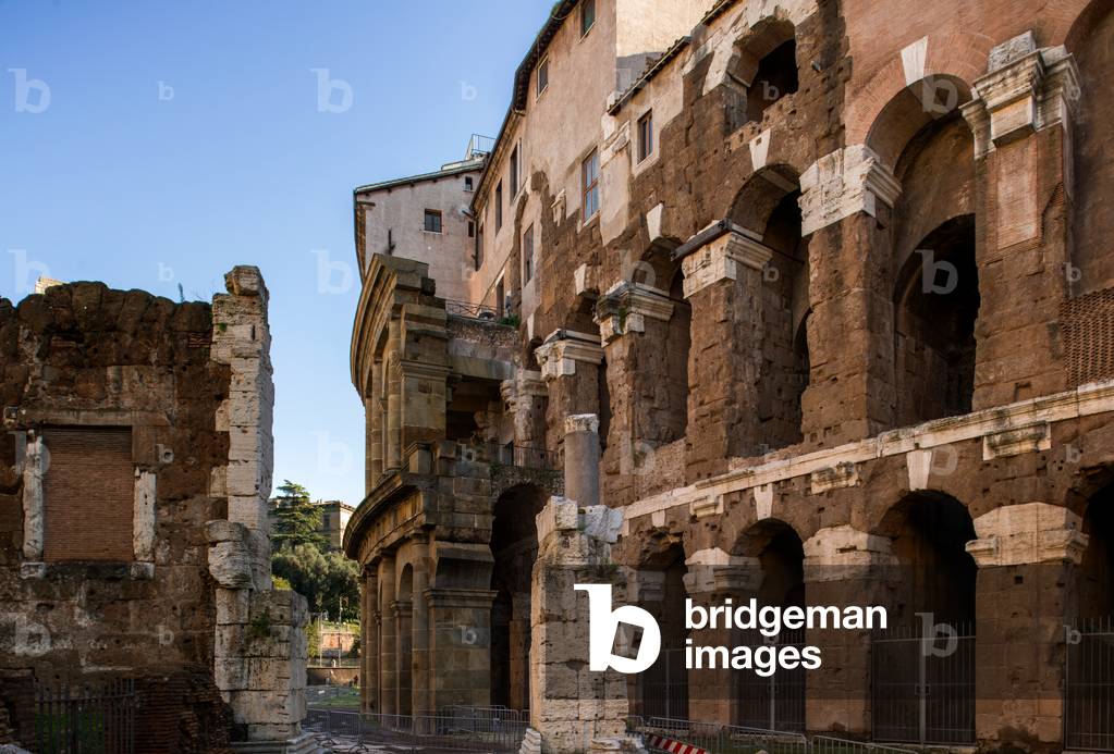 Römische Kunst: Zwei Bogenreihen - Theater des Marcellus, Rom, Italien