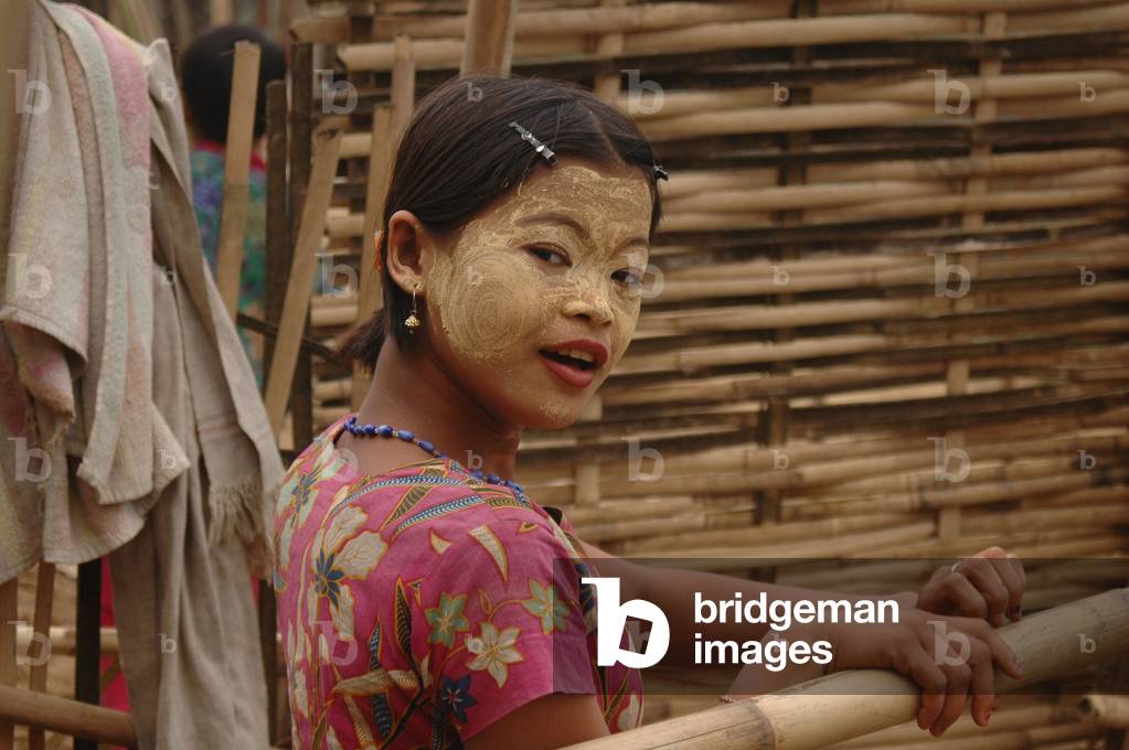 Immagine di Fotografia "Marma ragazza tribale con il viso. Bandarban"