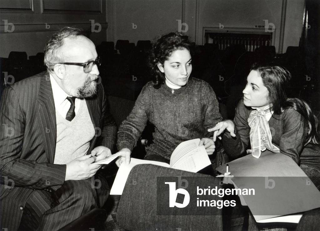 Immagine di Fotografia "Krysztof Penderecki seduto a parlare" di Suzie Maeder