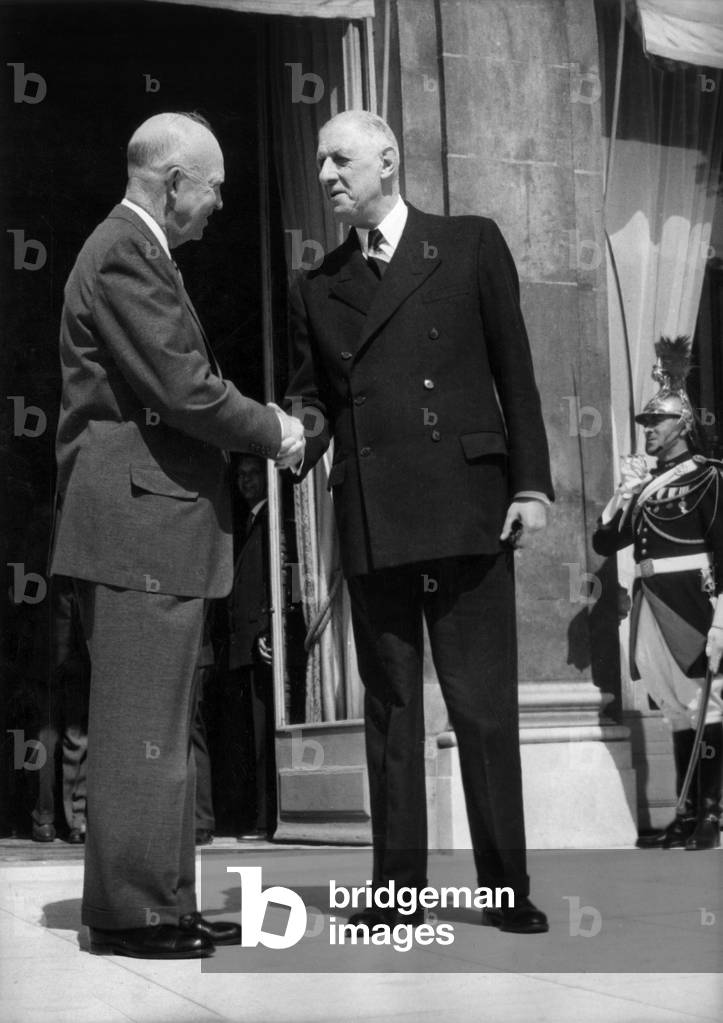 Immagine di Fotografia "Il presidente americano Dwight David Eisenhower stringendo la mano con il presidente f
