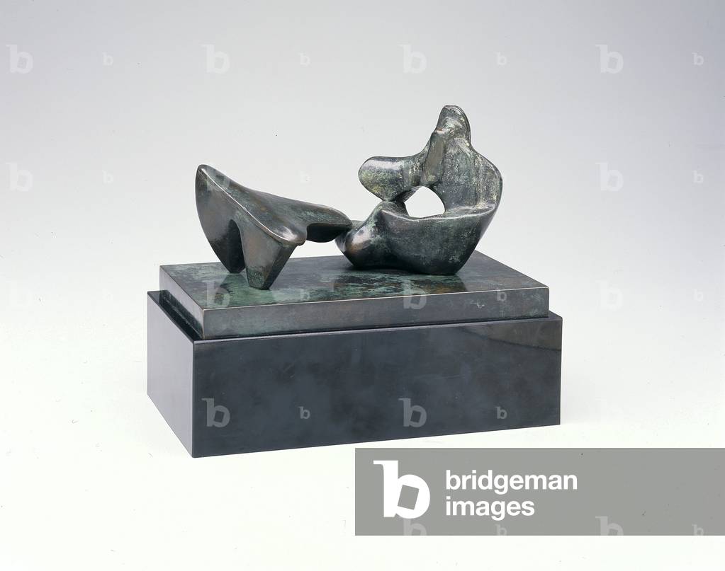 "Maquette per figura reclinabile in due pezzi n. 9", 1967 di Henry Spencer Moore