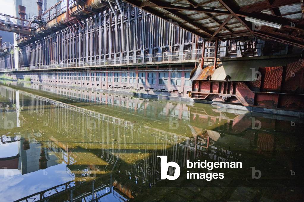 Image de Photographie représentant Fours à coke reflétés dans la piscine de la cokerie Zollverein