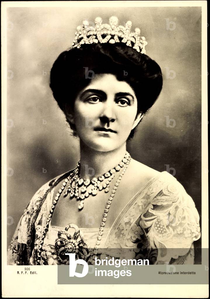 Ak Principessa Elena del Montenegro e dell'Italia, corona, collana di perle (foto b/n)