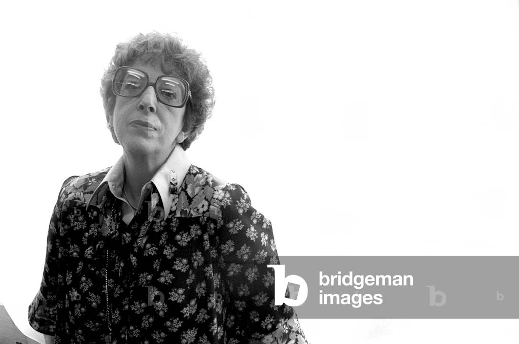 Marjorie Proops, 1982 (foto in b/n)