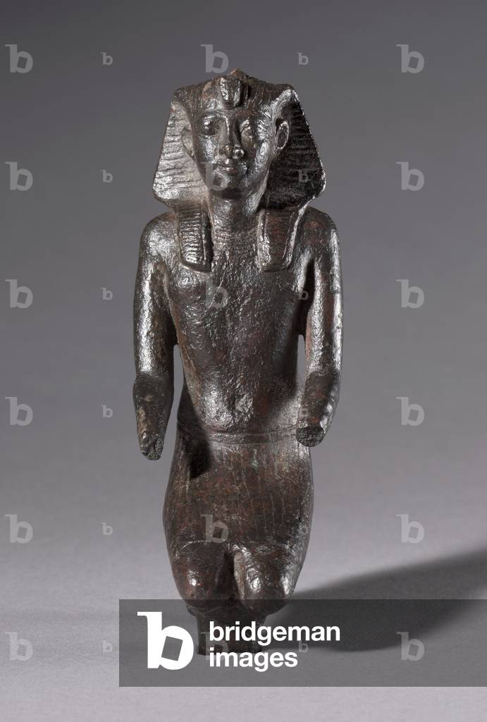 Statuetta del re inginocchiato, periodo greco-romano, 304-30 a.C. (bronzo)