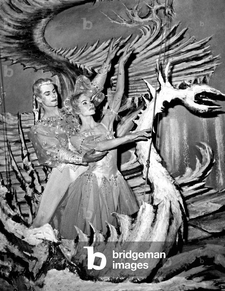 Image of Galina Samsova and Viktor Rona in Ballet Cinderella in Paris,