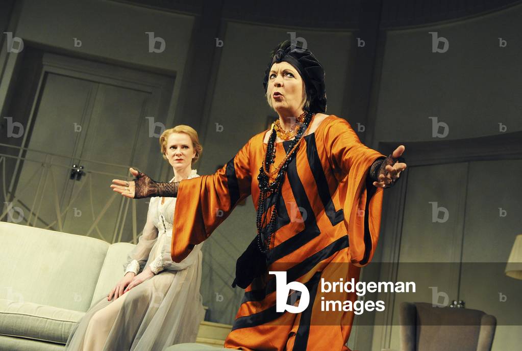 Blithe Spirit von Noel Coward - Hermione Norris (Foto)