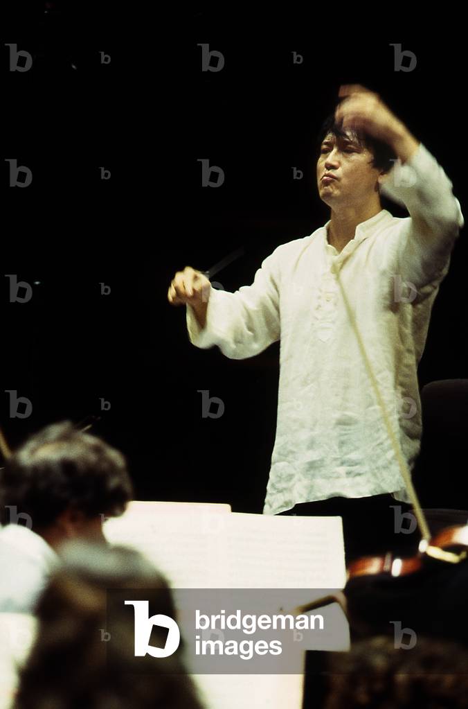 Bild von Fotografie "Kazushi Ono Porträt des japanischen Dirigenten geboren 1960 Paris 2004" von Thierry Marti