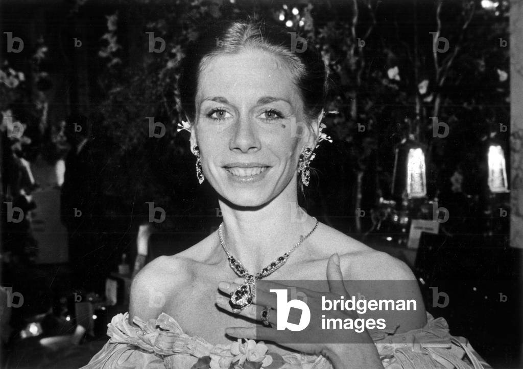 Image of Photography depicting The Star Dancer of Opera Ghislaine Thesmar With Pendant And Necklace By Pierre 