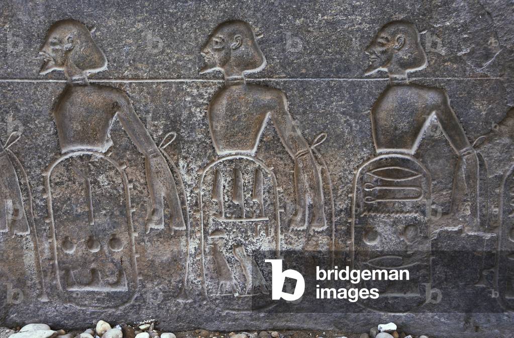 Rilievo raffigurante prigionieri appartenenti ai nove villaggi conquistati da Ramses II