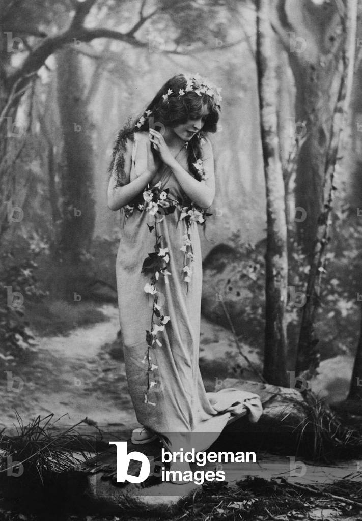 Image de Photographie représentant Poupée actrice française par Unknown photographer, b/w