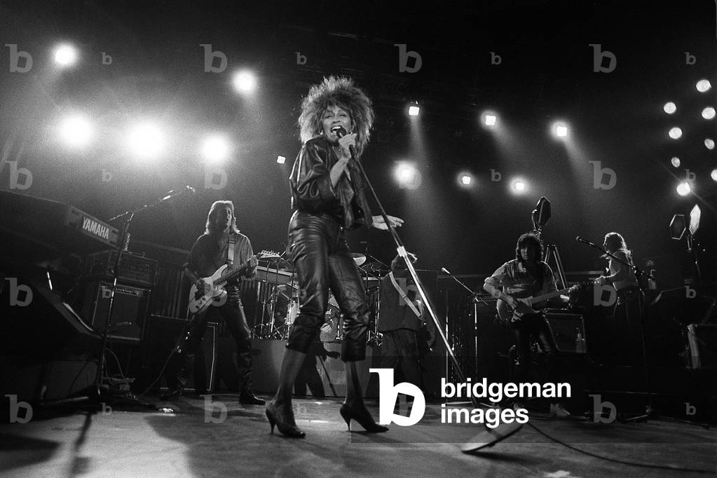 Image de Photographie représentant 

Tina Turner sur scène 1985, b/w