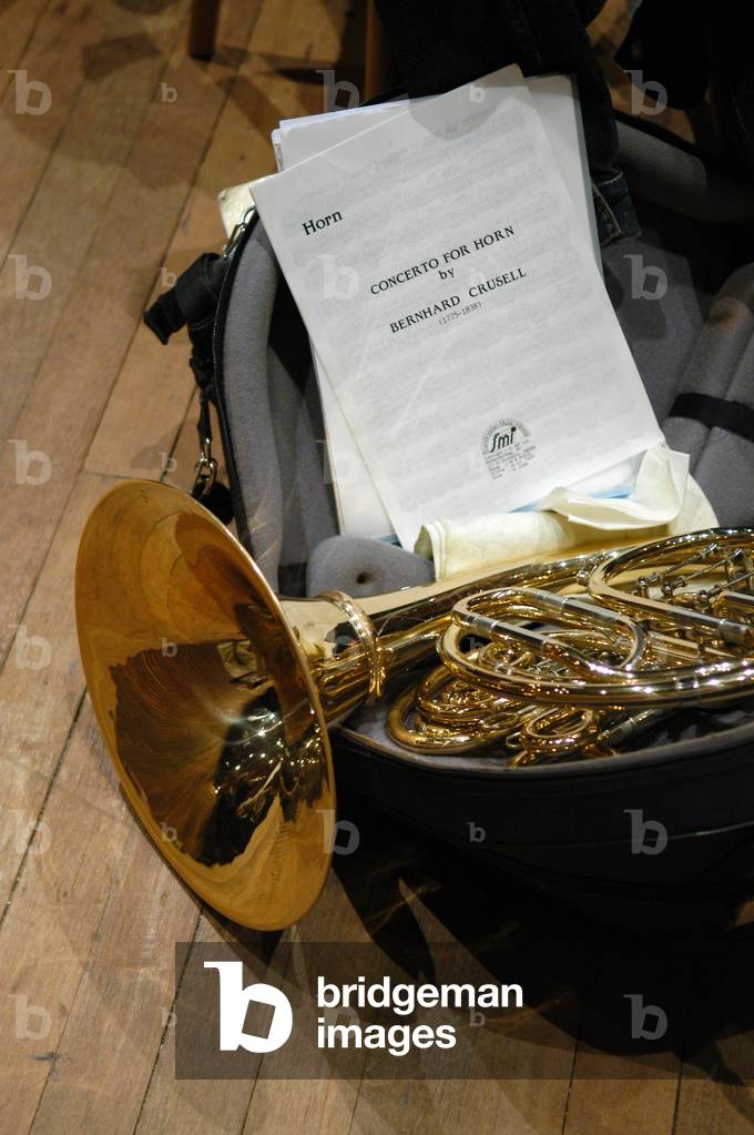 Horn für den Fall neben einem Konzert für Horn