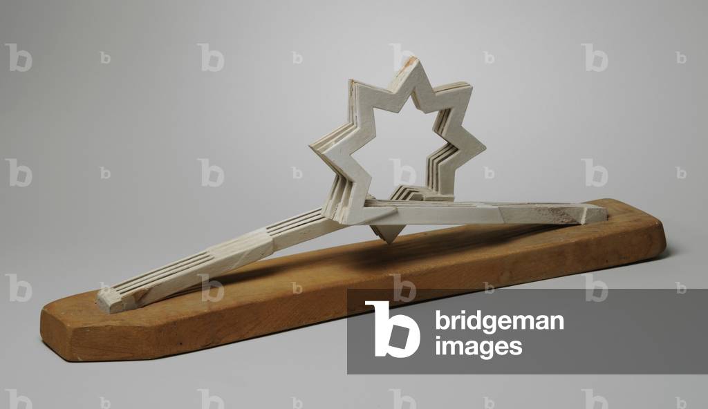 Bild von Gemälde "Maquette für die Charing Cross Triple Starhead Commission", c.1986-91 von Paul Neagu