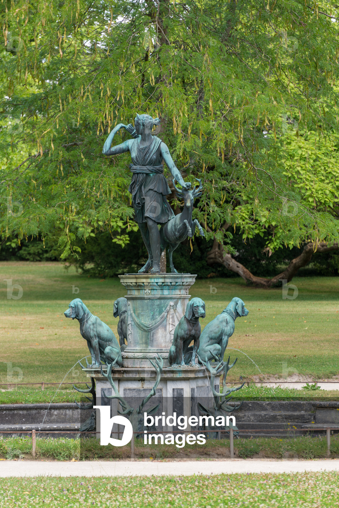 Bild von Skulptur "Dianes Springbrunnen mit Reh in Dianes Garten (Foto)" 1684 von Jean-Balthazar Keller