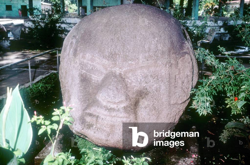 Guatemala. Pré-colombien, Pré-classique (1500-100 av. J. -C.) Tête monolithique sculptée de Monte Alto.