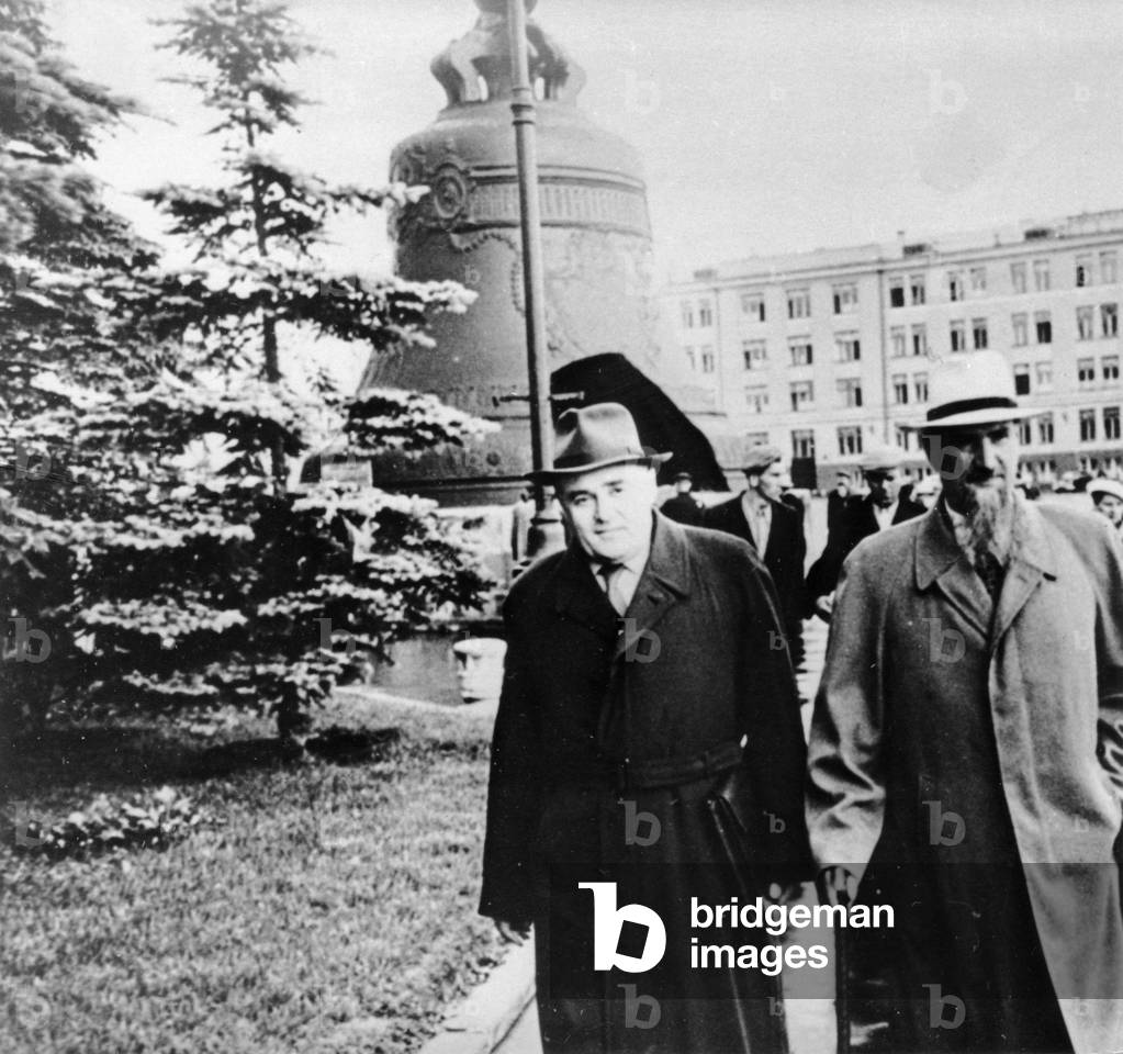 Sergei Korolev e Igor Kurchatov al Cremlino, Mosca, una riproduzione da «Designer of Space Ships» di A, Romano