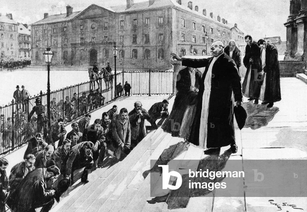 "Padre Superiore benedice i membri della congregazione dei Premontres davanti al cortile di Nantes" 1903, b/w