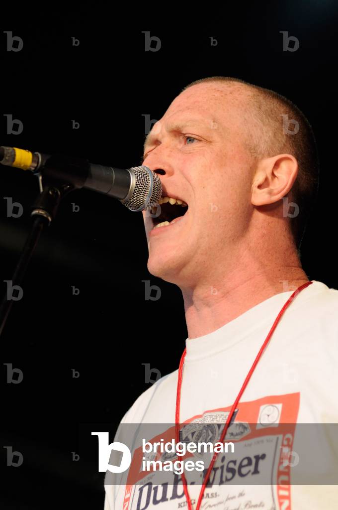 Bild von Fotografie "MC und Sänger MC Spee (Dreadzone) (Foto)" von Paul Tomlins