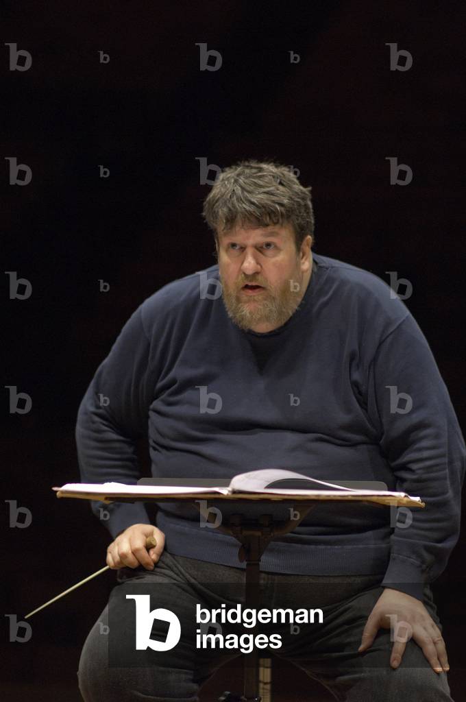 "Oliver Knussen - Compositore e direttore d'orchestra scozzese che prova con il Birmingham Contemporary Music 