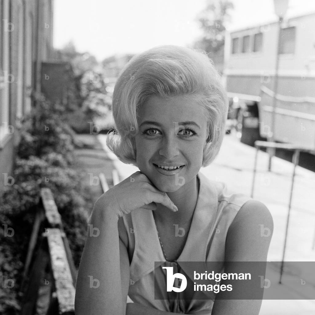 Stella di pattinaggio tedesca Marika Kilius, Germania 1960