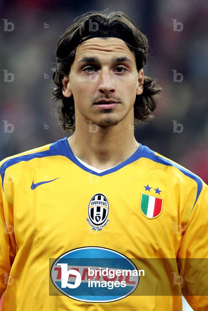 Zlatan Ibrahimovic am Ball Fußball Herren Serie A 2005 2006, 1. Italienische Liga