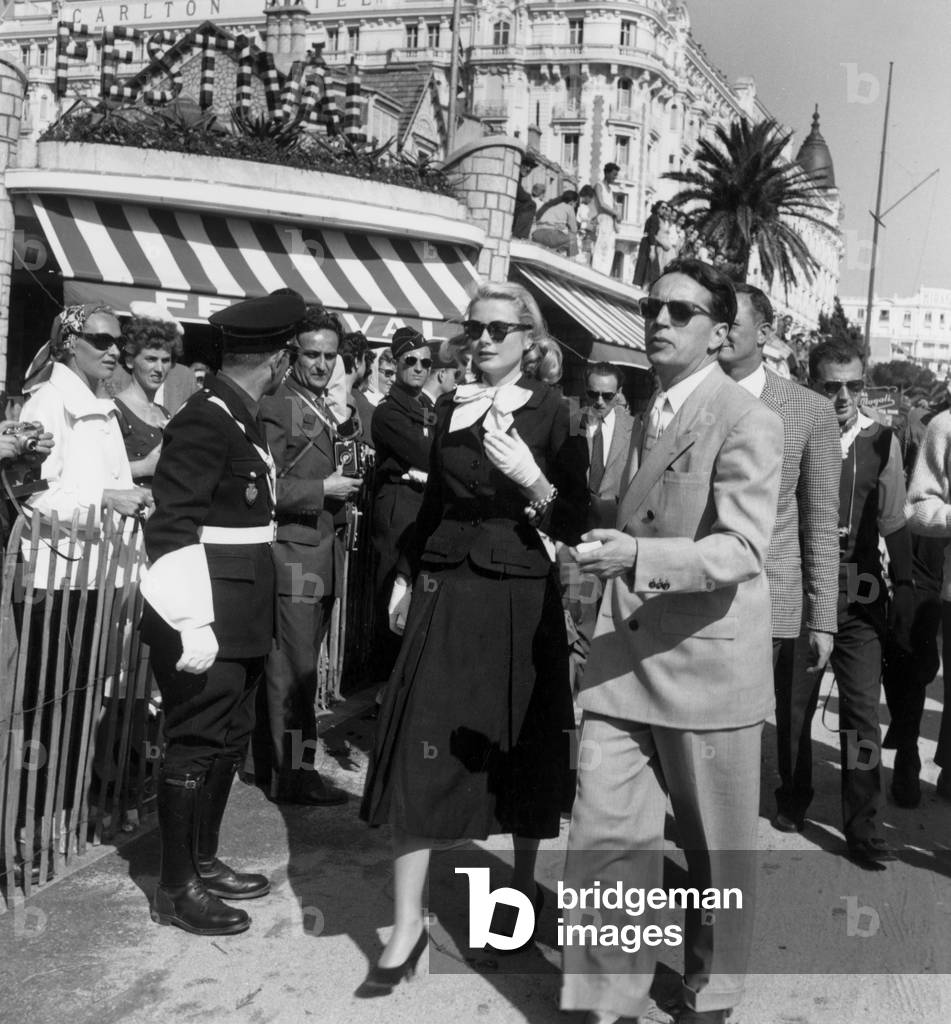 Attrice Grace Kelly Con Robert Favre Le Bret (Direttore del Festival di Cannes) 6 maggio 1955 (foto in b/n)