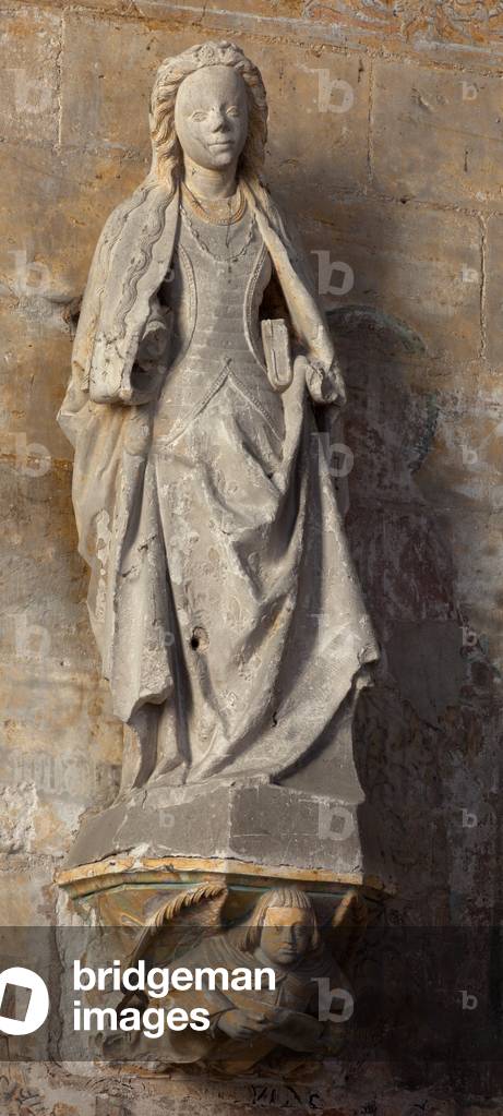 "Kirche (Église Saint-Sauveur du Petit-Andely). Innen. Die Statue einer Frau. Stein. 15. Jahrhundert."