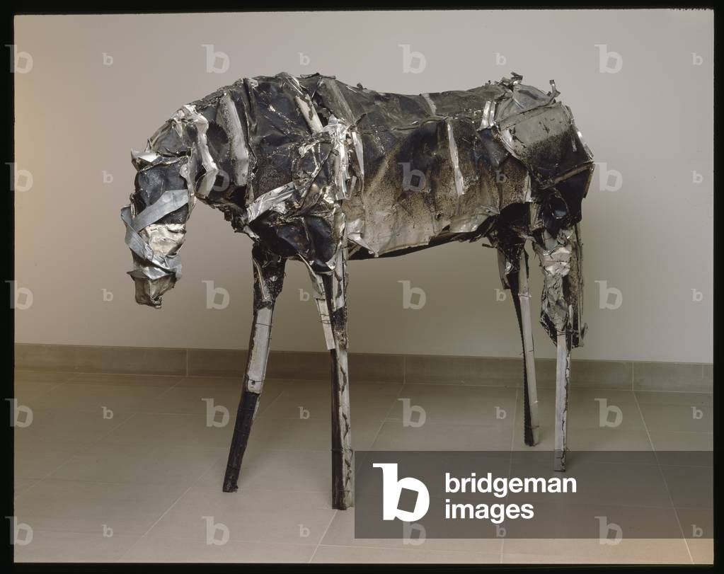 Cavallo #6 -82, 1982 (acciaio, lamiera di alluminio, filo e catrame)