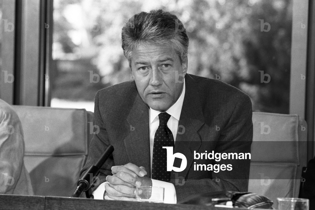 Bild von Fotografie "Björn Engholm (Deutschland SPD-Bundesvorsitzender) während einer Pressekonferenz ..." 199