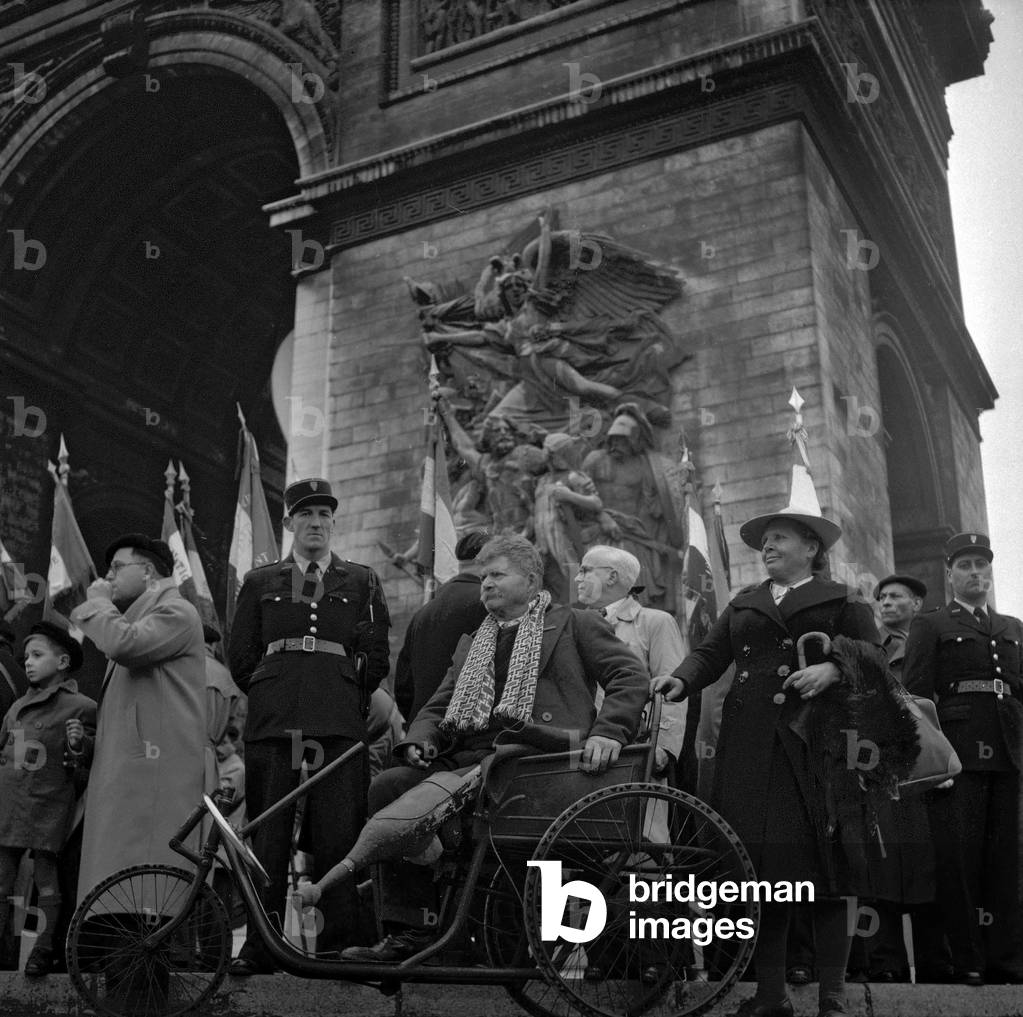 Ceremony given on November 11, 1949 in Paris (Arc de Triomphe) a