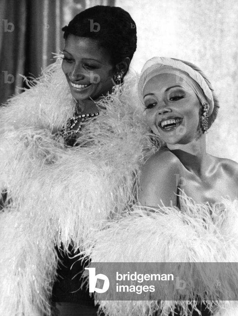 Bild von Fotografie "Serie Sam Et Sally mit Cathy Rosier und Corinne Le Poulain Dansant im A Pigalle Cabaret a