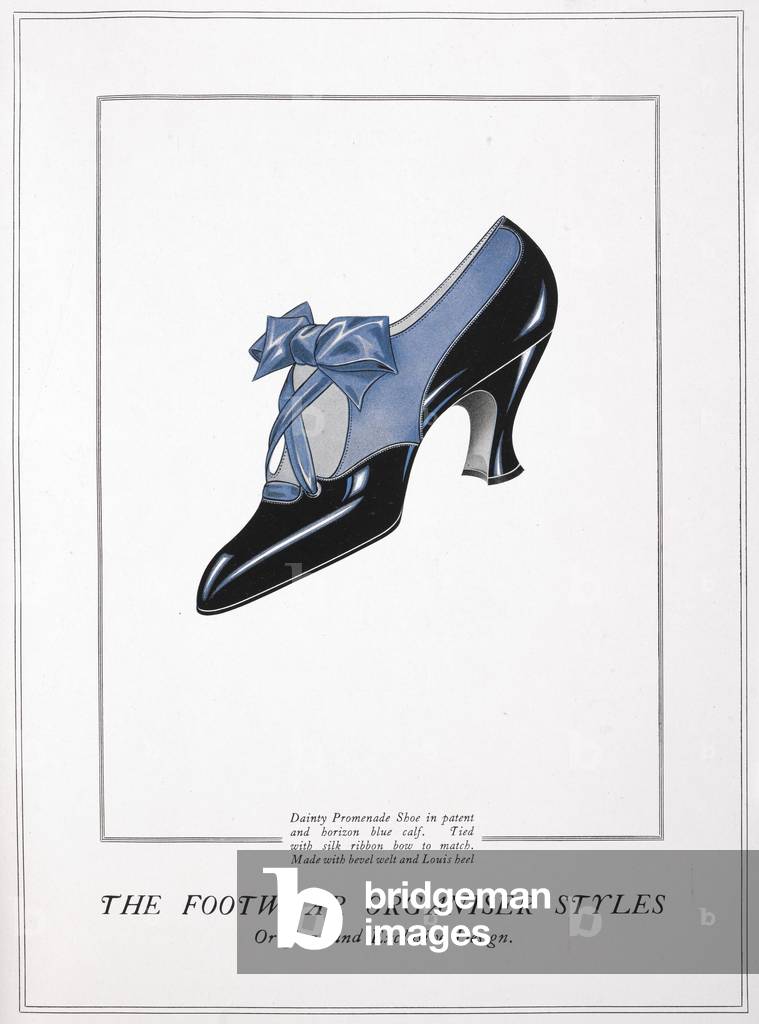 "Dainty Promenade Schuh in Patent und Horizont blaues Kalb. Gefesselt mit Seidenschleife. Hergestellt mit Fase