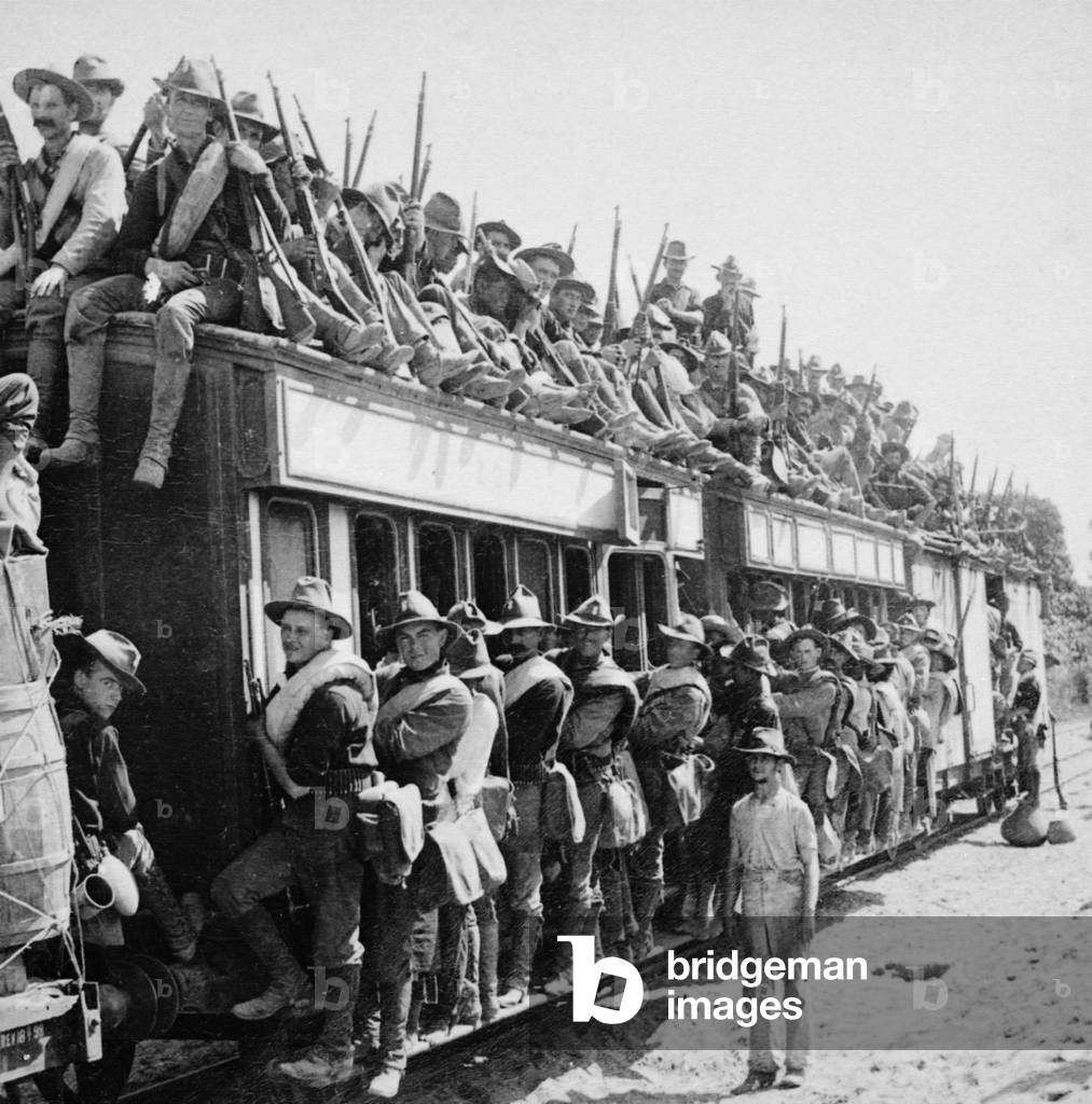 Immagine di Fotografia "17 fanteria andando al fronte insurrezione filippina (foto b/n)", b/w