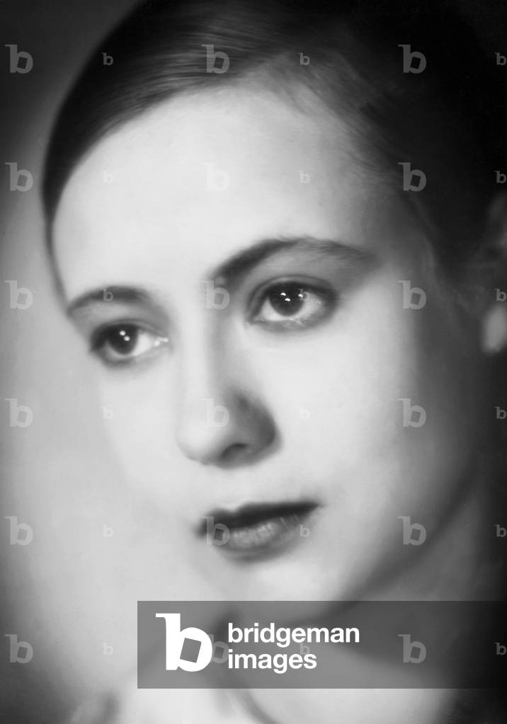Immagine di Fotografia "Hertha Thiele in 'Ragazze in Unifore'" 1931, b/w
