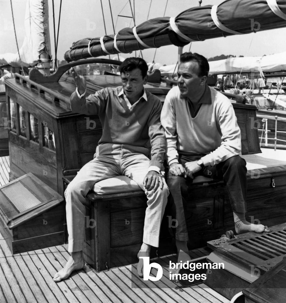Bild von Fotografie "Robert Lamoureux und Maurice Regamey in Cannes am 10. Mai 1960 (s/w Foto)" 1960, b/w