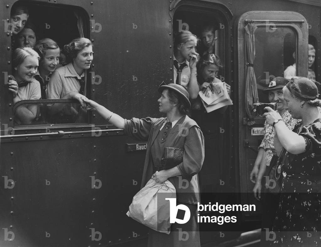 Reise von BDM-Mitgliedern in ein Sommerferiencamp, 1939 (s/w Foto)