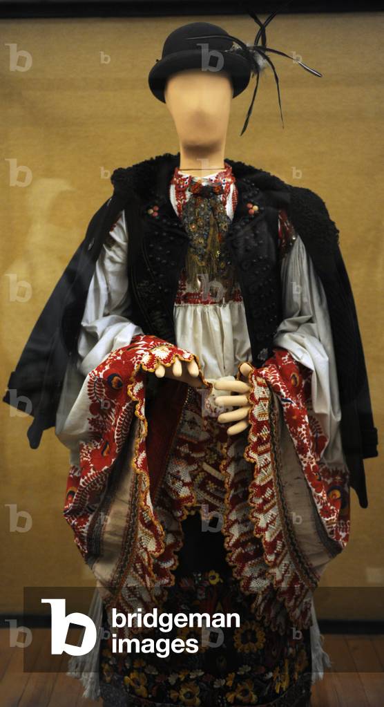 "Traditionelles Kostüm von Matyo Mann. Schaufensterpuppe. 1900-1910. Ungarn."