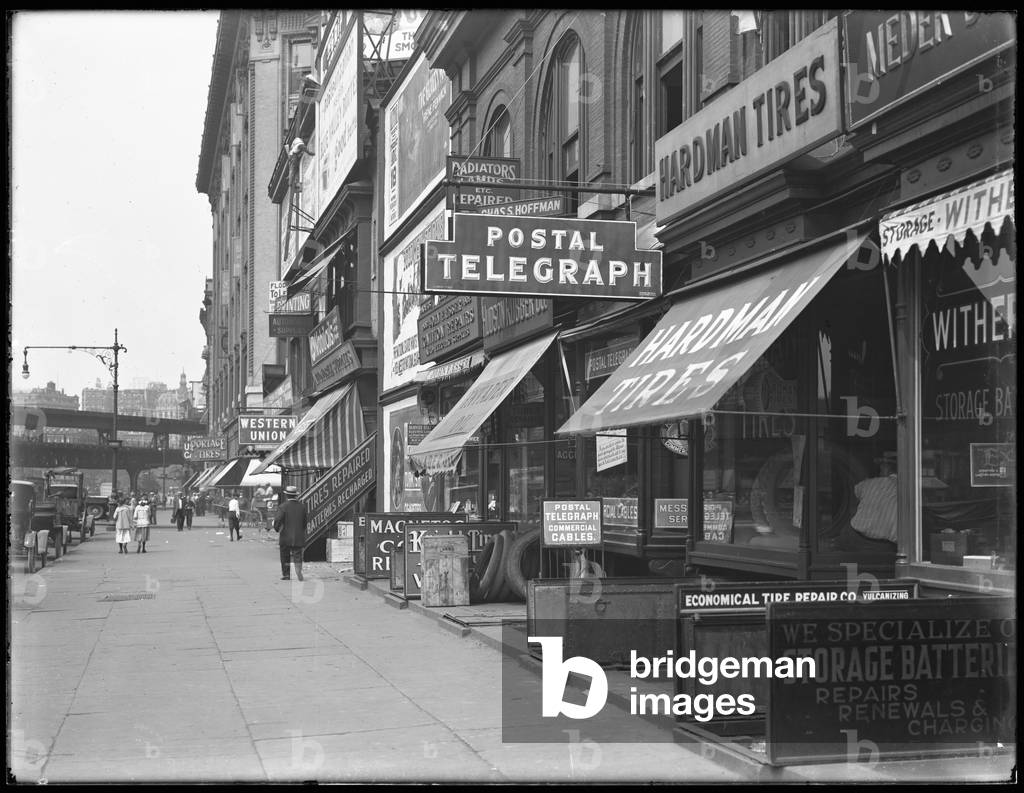 Immagine di Fotografia "Segno del telegrafo postale", 1916 di William Davis Hassler, b/w