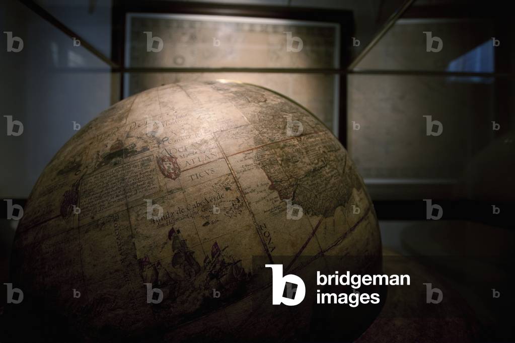 Bild von Fotografie "Erdkugel im Geographieraum im Plantin-Moretus House-Workshops-Museum"