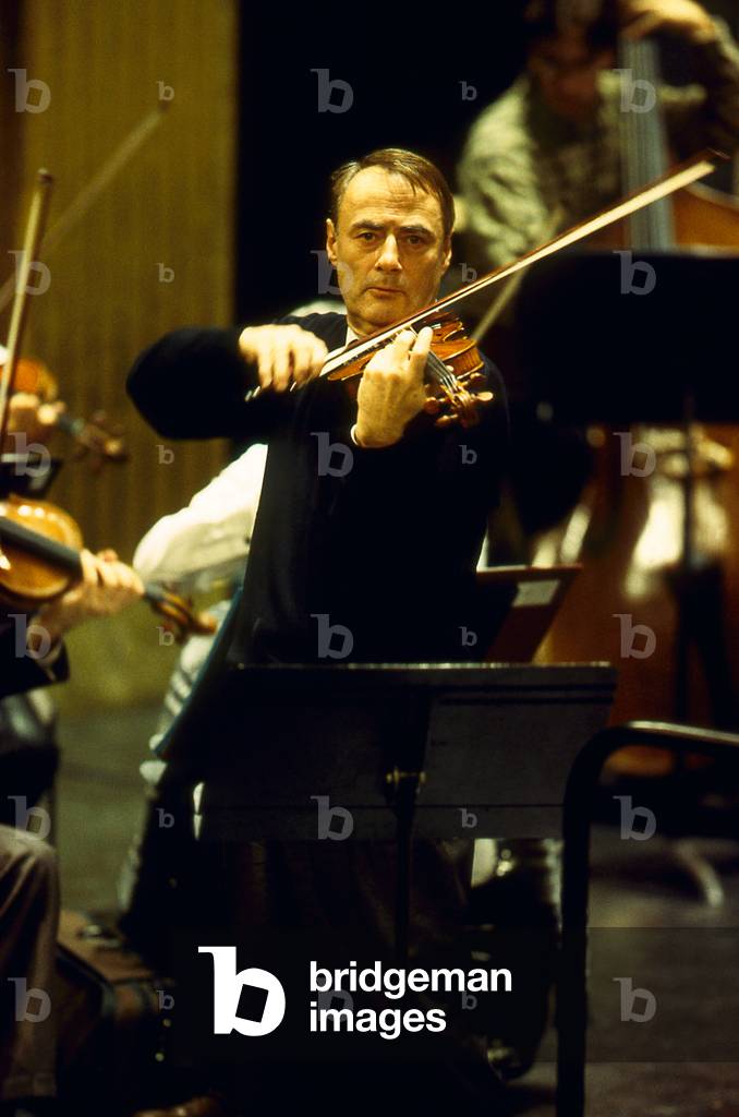 Gérard Poulet performing in Paris by Thierry Martinot