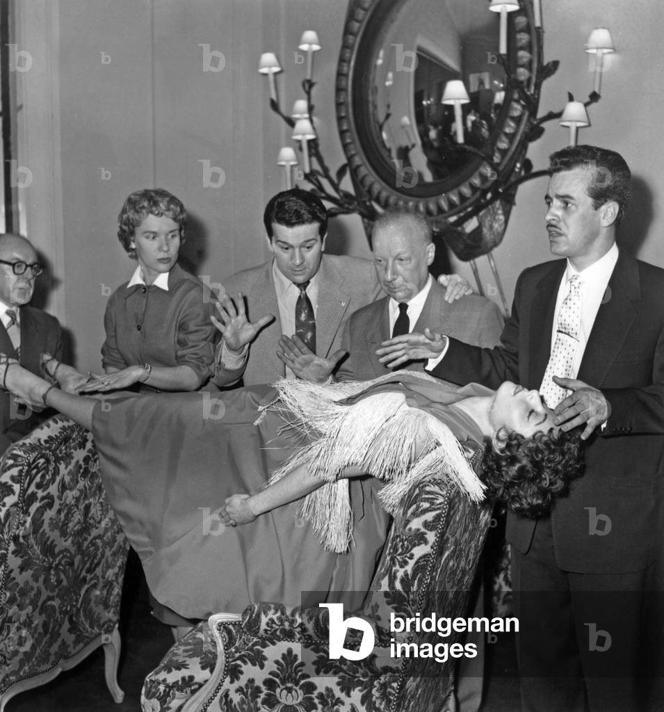 Image of Photography depicting In Les Salons D'A Grand Paris Hotel The “Grand Robert” Young Master Of Hypnotis