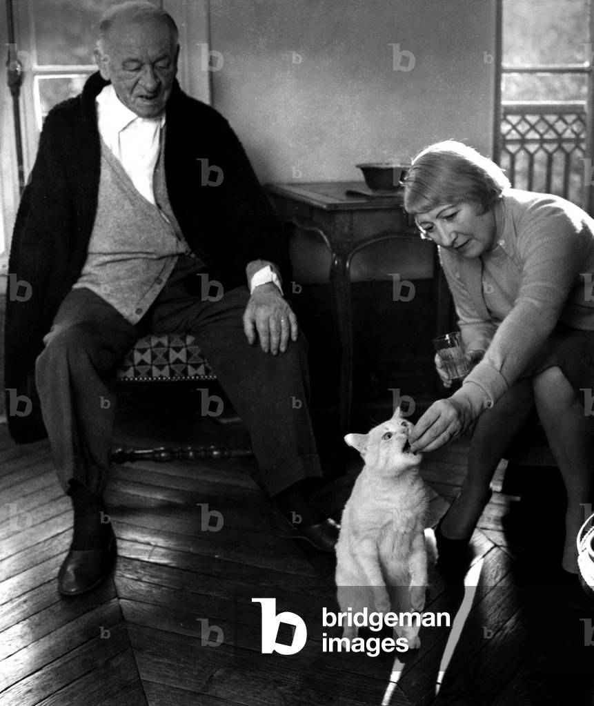 Bild von Fotografie "Französisch Schriftsteller Blaise Cendrars (1887-1961) Mit seiner Frau Raymonde und Katze